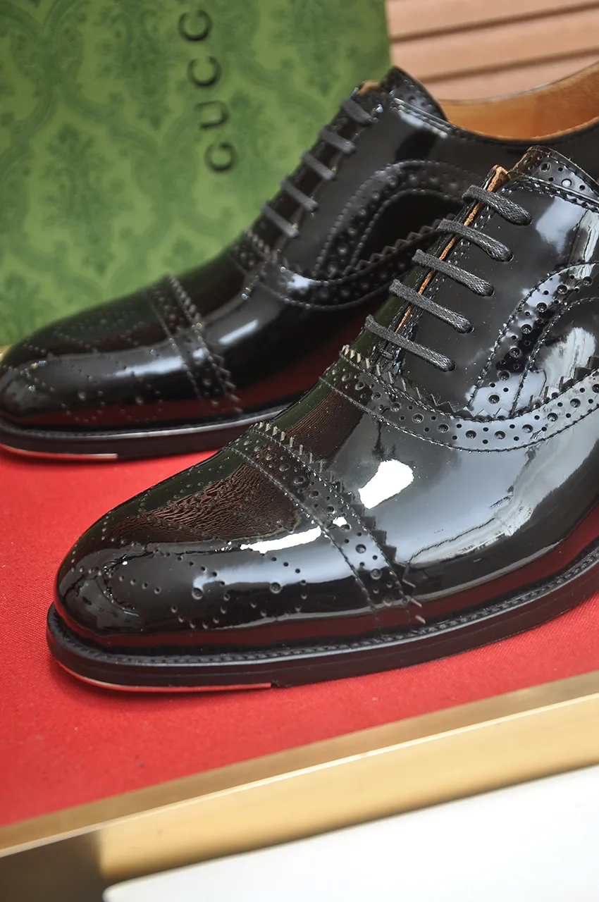Men's shoes💰660💶 Brand: GUCCI (Gucci) Standard code: Men's code 39/44 (45/46 can be customized) Grade: Same as the official website Original quality Material: Original cowhide Water-dyed cowhide lining Original rubber outsole Style category: Men's fashionable casual leather shoes Distinguished big-name luxury elements top luxury Color: Actual picture